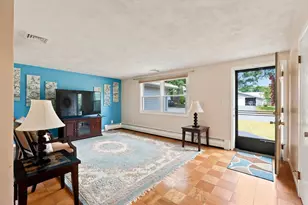 4 Surrey Ln, Peabody, MA 01960 - Photo 6