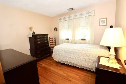 8 Deerfield Rd, Shrewsbury, MA 01545 - Photo 12