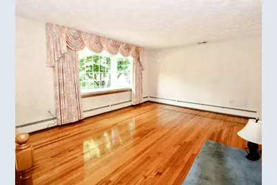 8 Deerfield Rd, Shrewsbury, MA 01545 - Photo 2