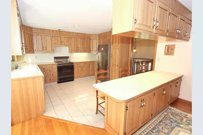8 Deerfield Rd, Shrewsbury, MA 01545 - Photo 4
