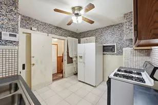 136 Maynard St, Springfield, MA 01109 - Photo 4