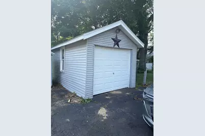 136 Maynard St, Springfield, MA 01109 - Photo 2