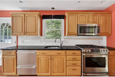 111 North St, Grafton, MA 01519 - Photo 2