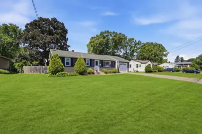 303 College St, Chicopee, MA 01020 - Photo 2