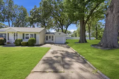 20 Bourbeau St, Chicopee, MA 01020 - Photo 6