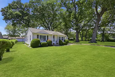 20 Bourbeau St, Chicopee, MA 01020 - Photo 2