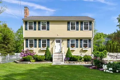 42 Hale St, Newburyport, MA 01950 - Photo 2