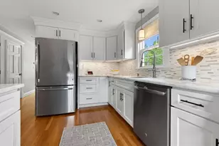42 Hale St, Newburyport, MA 01950 - Photo 10