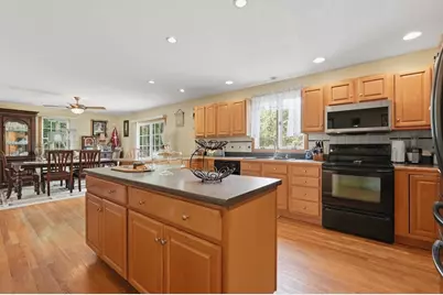 1527 Main Street, Acushnet, MA 02743 - Photo 14