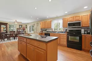 1527 Main St, Acushnet, MA 02743 - Photo 14