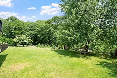 32 Indian Ridge Dr, Leominster, MA 01453 - Photo 2