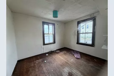 19 Swampscott Ave, Peabody, MA 01961 - Photo 4