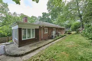 119 Rawson Rd, Brookline, MA 02445 - Photo 18