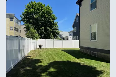 131 Laurel St #C, Malden, MA 02148 - Photo 4