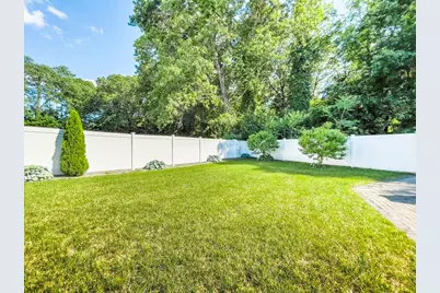 210 Naismith St, Springfield, MA 01104 - Photo 12