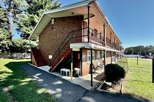 438 Springfield, Agawam, MA 01001 - Photo 2