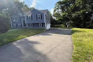 27 Richardson Cir, Saugus, MA 01906 - Photo 4
