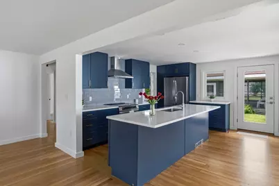40 Pine St, Hudson, MA 01749 - Photo 8