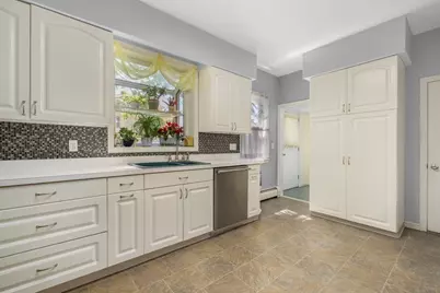 956 Maple St, Fall River, MA 02720 - Photo 4