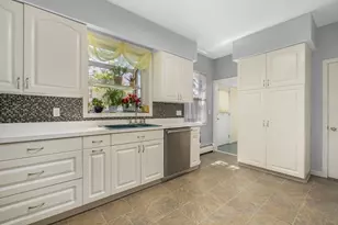 956 Maple St, Fall River, MA 02720 - Photo 4
