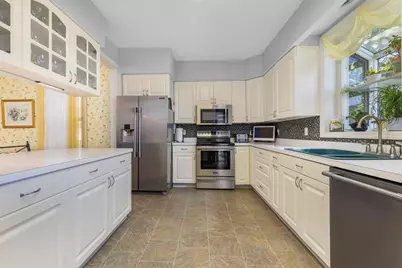 956 Maple St, Fall River, MA 02720 - Photo 6