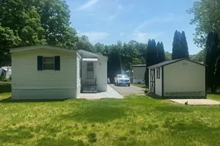 18 Parkwood Dr, West Springfield, MA 01089 - Photo 2