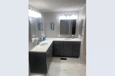 18 Parkwood Dr, West Springfield, MA 01089 - Photo 6