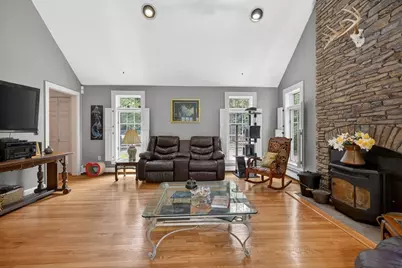346 Judson St, Raynham, MA 02767 - Photo 8