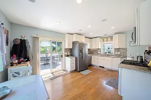 16 Pequot Rd, Weymouth, MA 02191 - Photo 10