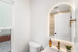 14 Harbor View St, Boston, MA 02125 - Photo 10