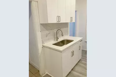 21 Clifton St, Worcester, MA 01610 - Photo 2