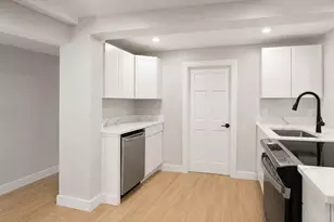 86 Lakeview Ave, Taunton, MA 02780 - Photo 12