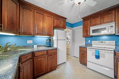 61 Sunnyside St, Boston, MA 02136 - Photo 8
