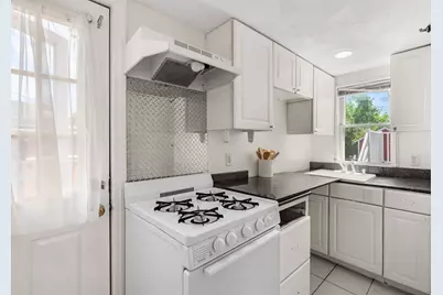 21 Hawkes St #5, Marblehead, MA 01945 - Photo 6