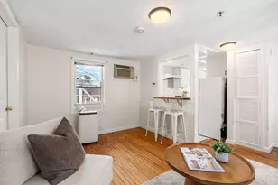 21 Hawkes St, Marblehead, MA 01945 - Photo 4