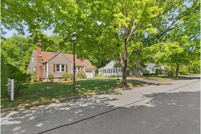 27 Kinnicutt Rd, Worcester, MA 01602 - Photo 34