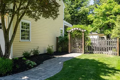 10 Auburn Rd, Wellesley, MA 02481 - Photo 34