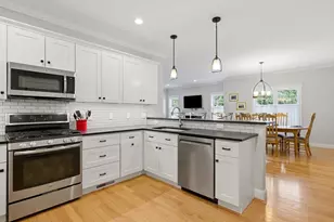 23 Foxhill Ln, Dracut, MA 01826 - Photo 4