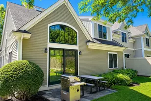 17 Courtyard Pl, Lexington, MA 02420 - Photo 2