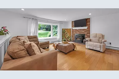 27 Hillside Dr, Sturbridge, MA 01566 - Photo 2