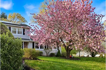 9 Sparhawk Dr, Burlington, MA 01803 - Photo 4