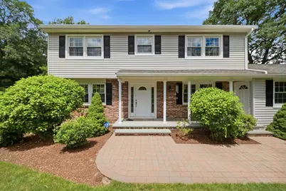 9 Sparhawk Dr, Burlington, MA 01803 - Photo 2
