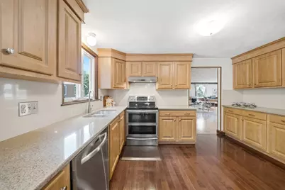 9 Sparhawk Dr, Burlington, MA 01803 - Photo 18