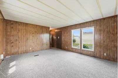 21 Fourth Ave, Westfield, MA 01085 - Photo 8