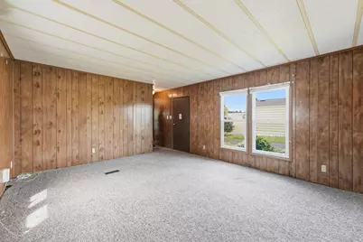 21 Fourth Ave, Westfield, MA 01085 - Photo 8
