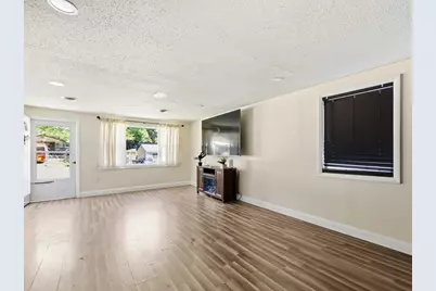 9 Woodcliff St, Springfield, MA 01109 - Photo 8