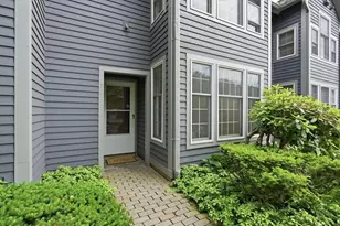 70 Amity Pl, Amherst, MA 01002 - Photo 4