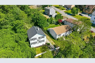 409 Crescent St, Fall River, MA 02720 - Photo 4