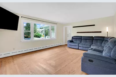 53 Ellerton St, Chicopee, MA 01020 - Photo 6