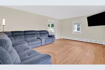 53 Ellerton St, Chicopee, MA 01020 - Photo 4